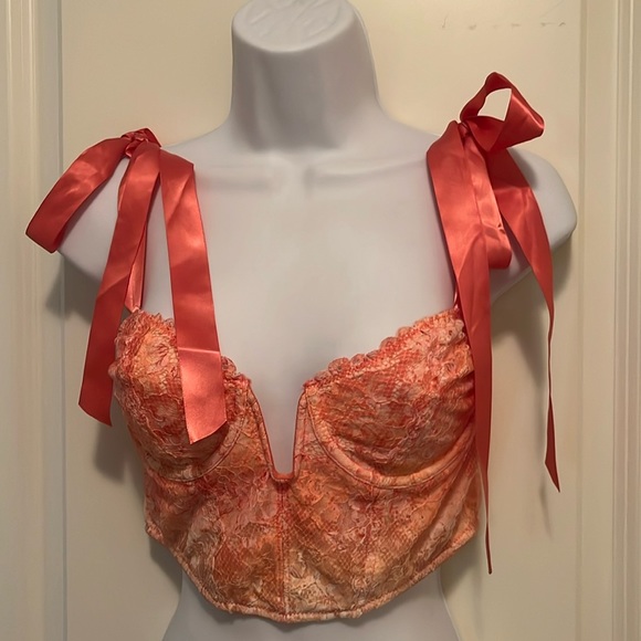 Urban Outfitters Tops - Beautiful summer top size M